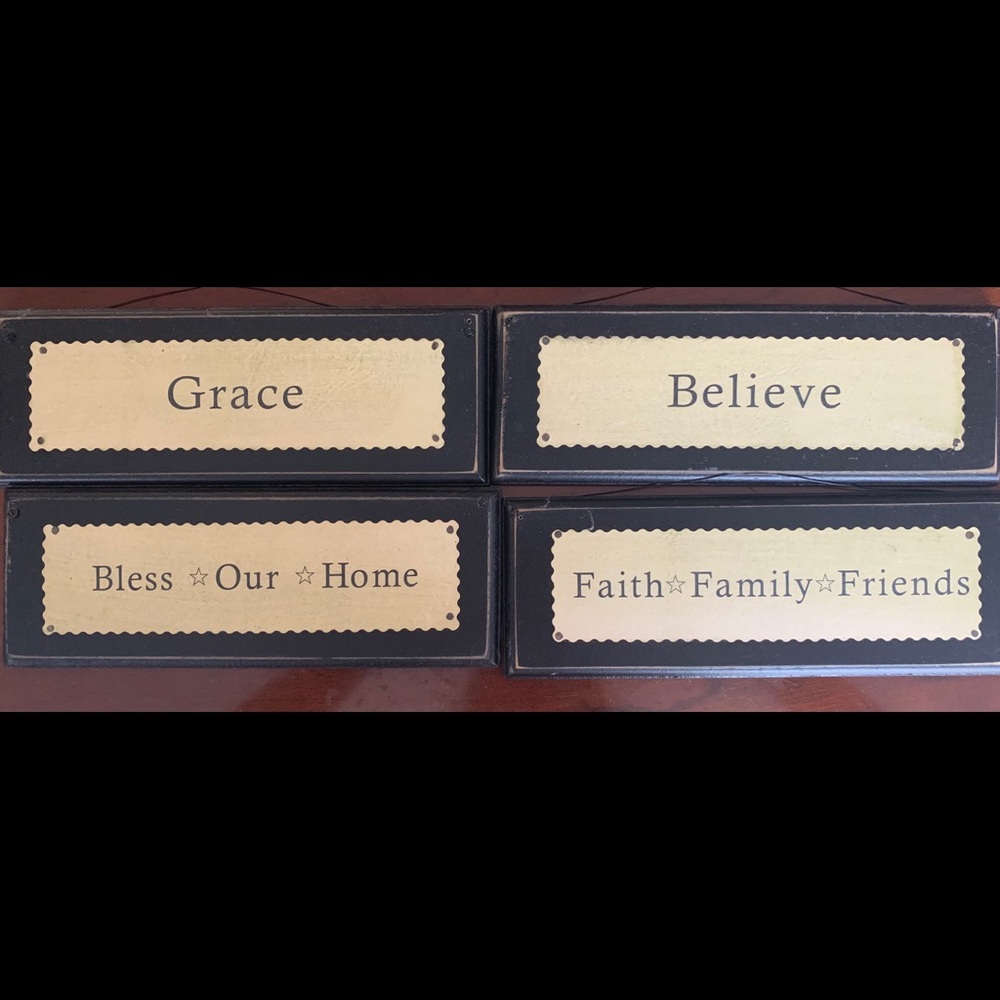 4 wooden plaques